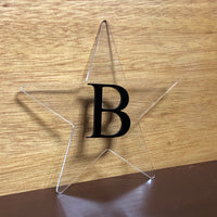 Estrella con Inicial Personalizada en Acrilico Transparente y Negro