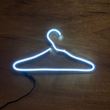 Letrero Led Neón con Figura de Gancho para Ropa en Luz Blanca