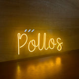 Letrero Led Neón con la Palabra Pollos en Luz Amarillo Dorado