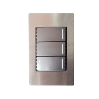 Placa Metálica con 2 Interruptores Sencillos y 1 Interruptor Escalera