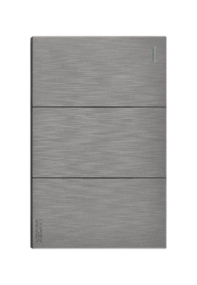 Placa Plana con 3 Interruptores Sencillos en Color Plata