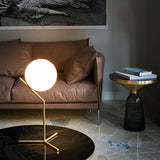 Lámpara de Lujo para Mesa en Acabado Oro con Esfera de Cristal Opalino