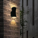 Lampara de Pared en Color Negro con LED Integrado Uso Exterior