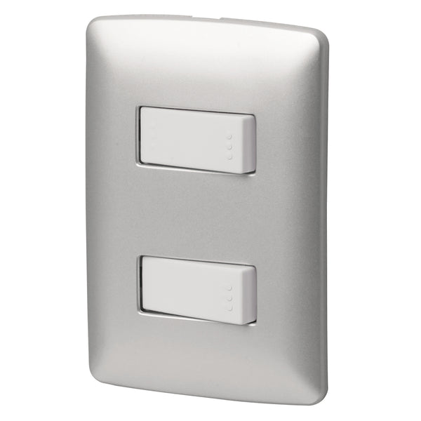 Placa con 1 Interruptor Sencillo y 1 Interruptor Escalera en Color Plata