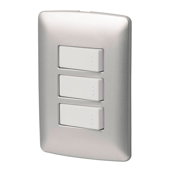Placa con 3 Interruptores Sencillos en Color Plata